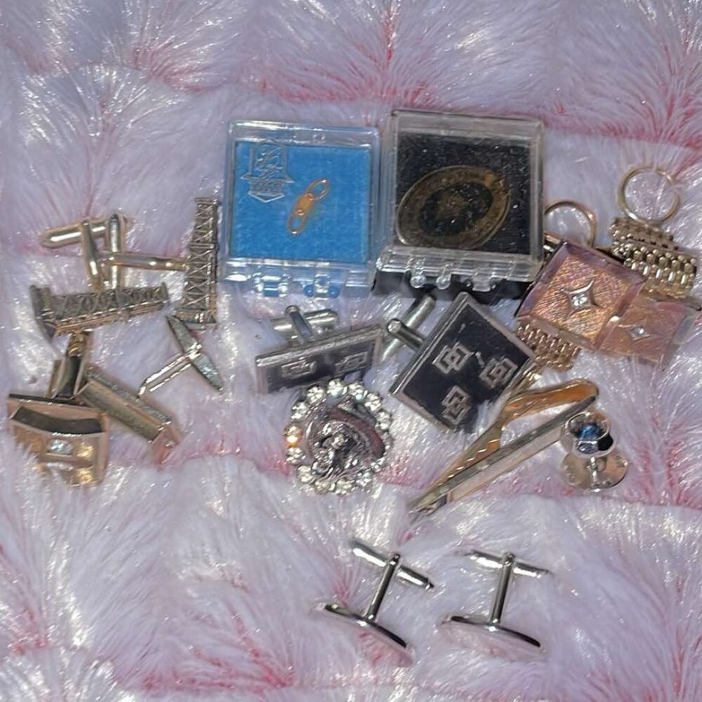 Vintage lot of men's jewlery